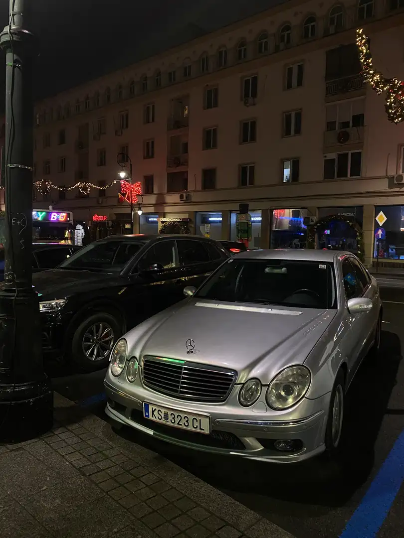 Mercedes-Benz E 220 E 220 -Elegance CDI Aut. Silber - 2