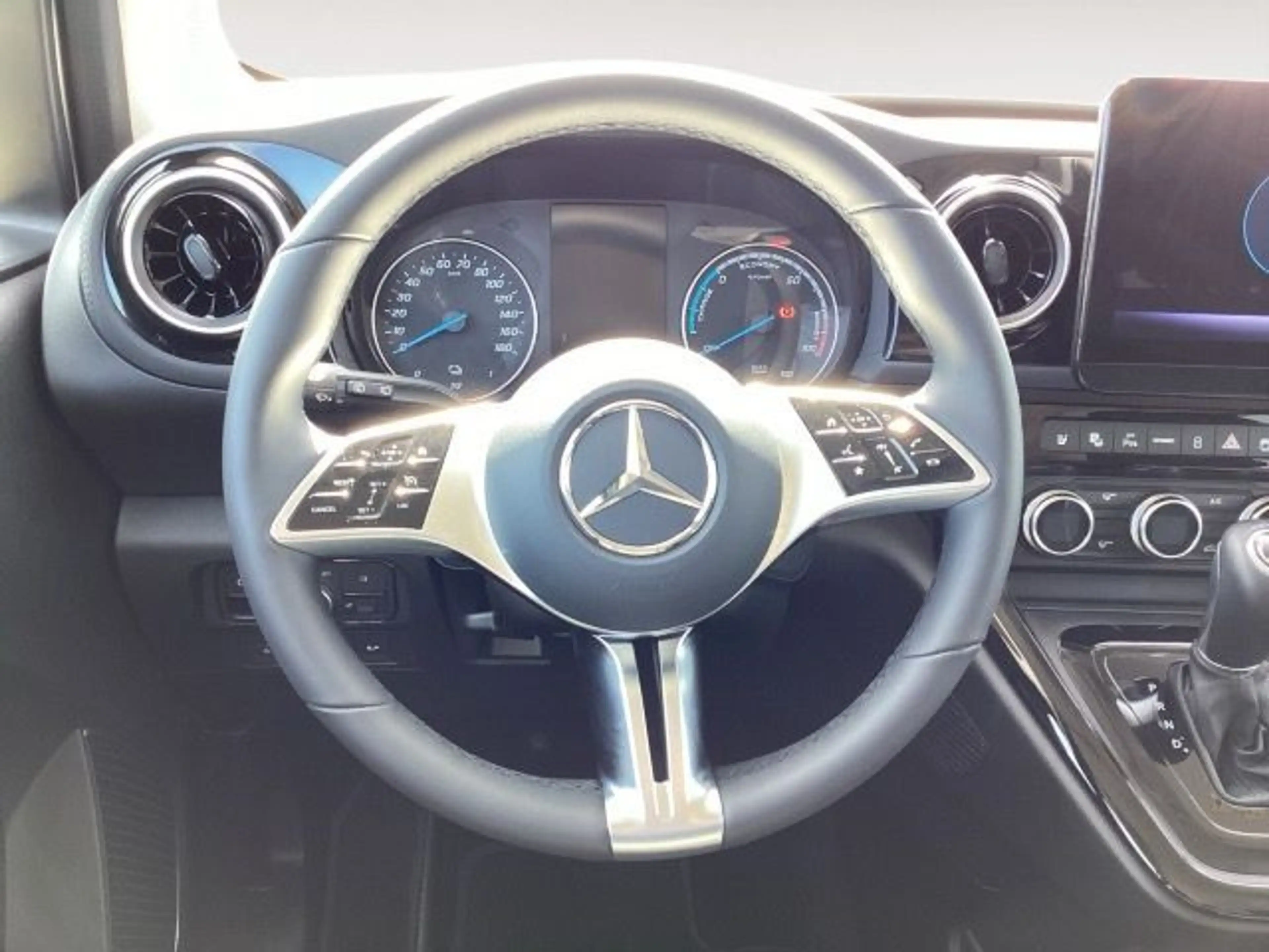 Mercedes-Benz EQT 200 lang Premium Plus Navi,AHK,LM16, — photo 13