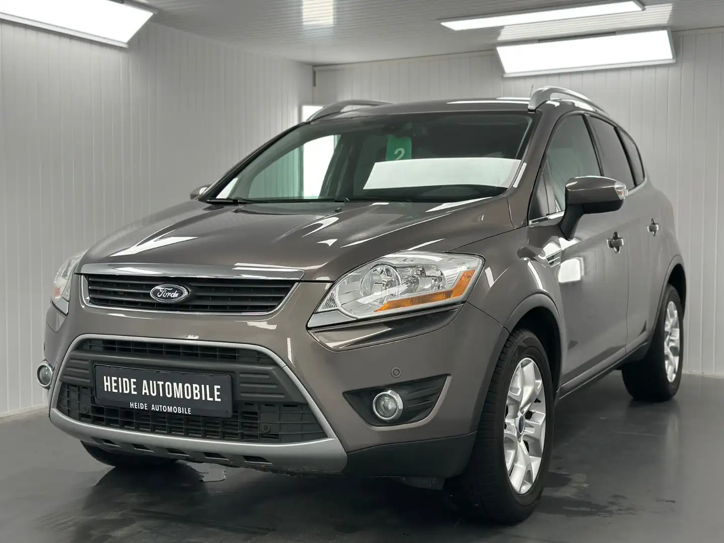 Ford Kuga AHK Braun - 1