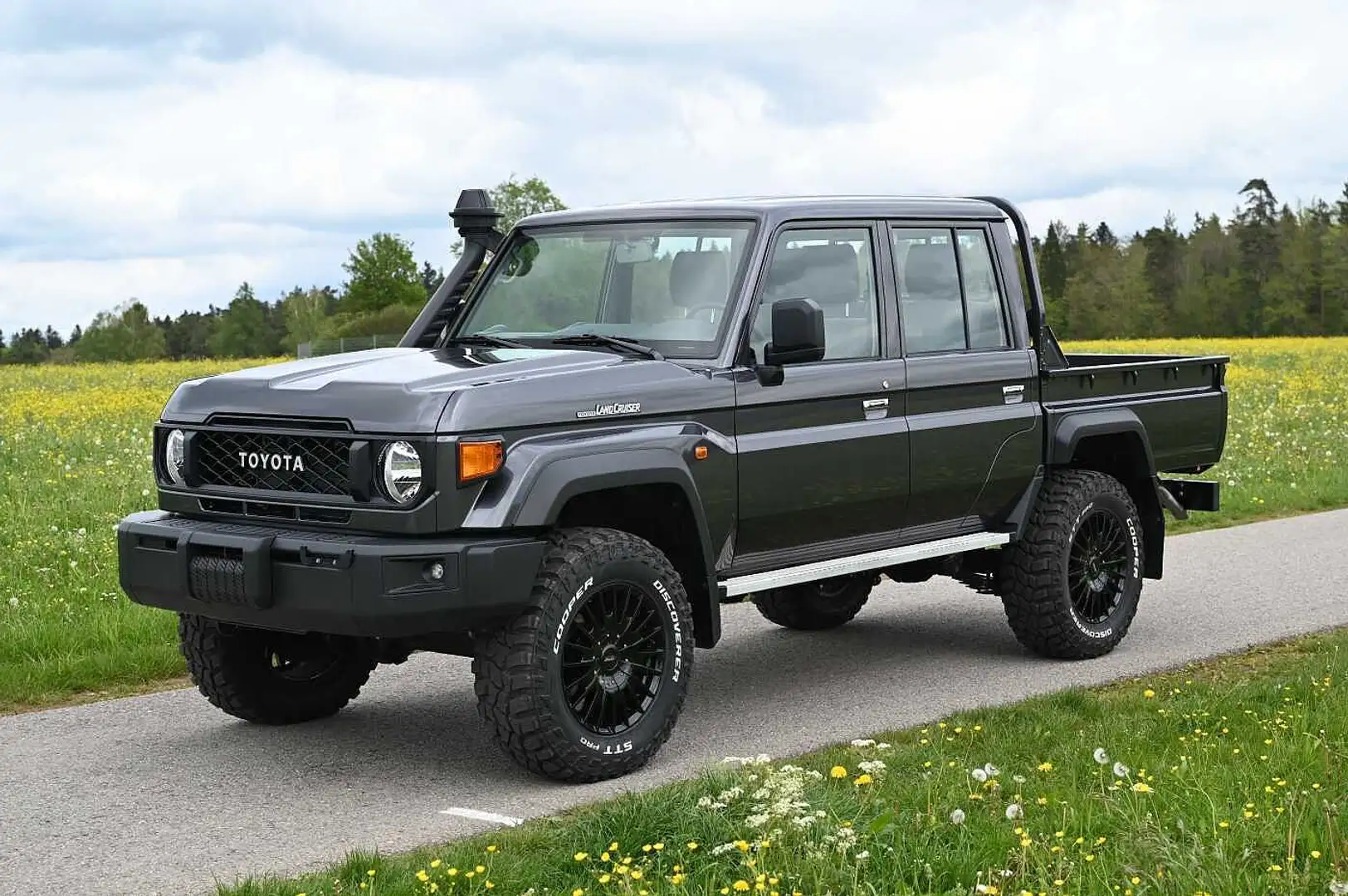 Toyota Land Cruiser GRJ 79 4.0 V6 5-Gang DC NESTLE OFFROAD Gris - 1