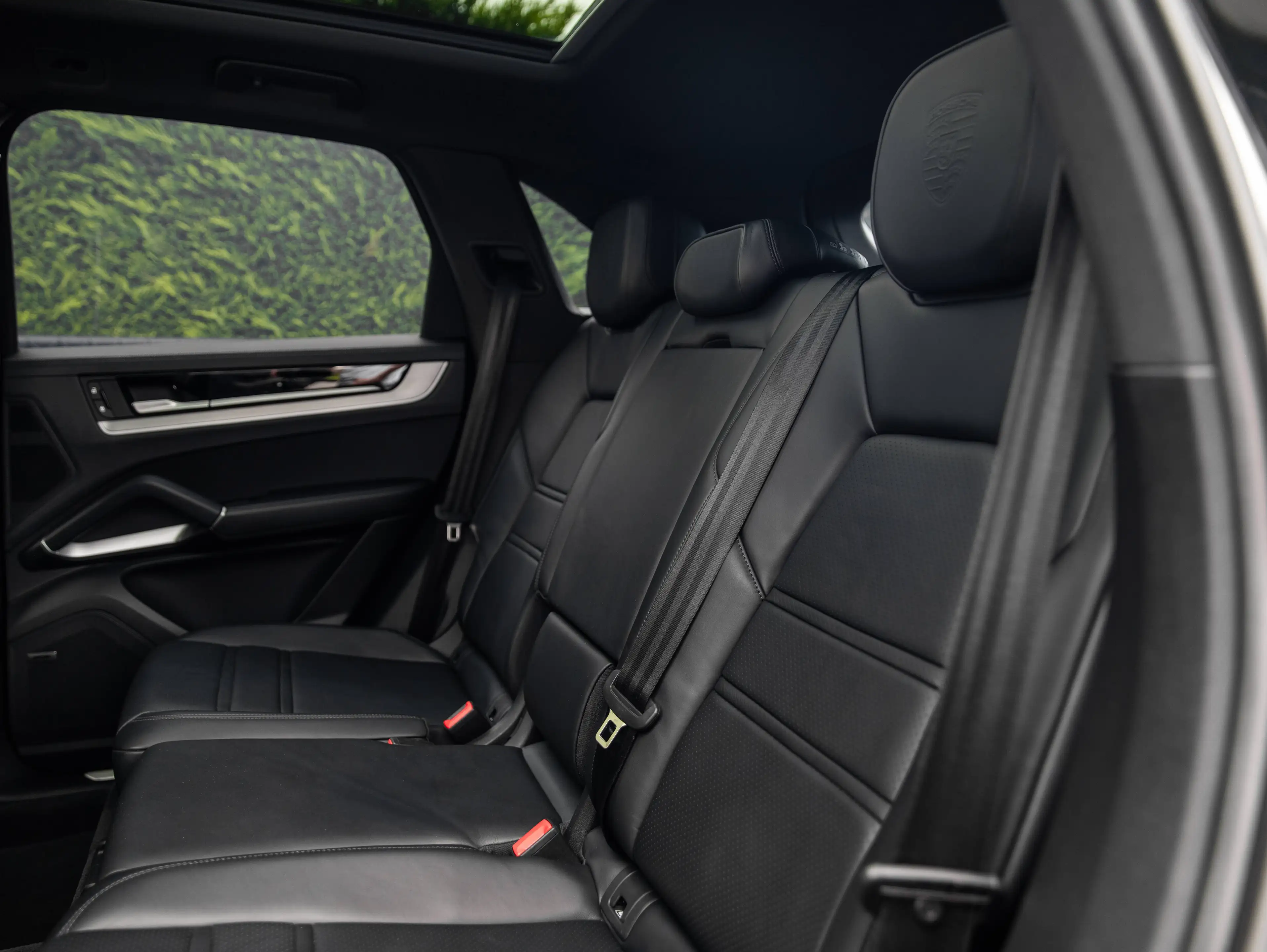 Porsche Cayenne S E-HYB AIR/SPORTUITL./PDCC/PTV+/HDMATR/21"RS/HUD/PANO/SOFTCL/360/INNO/18W/BOSE — photo 31