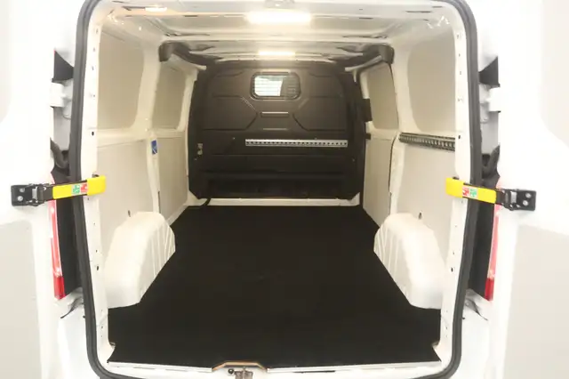 Ford Transit Custom view 3