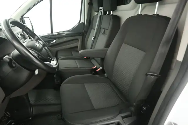 Ford Transit Custom view 9