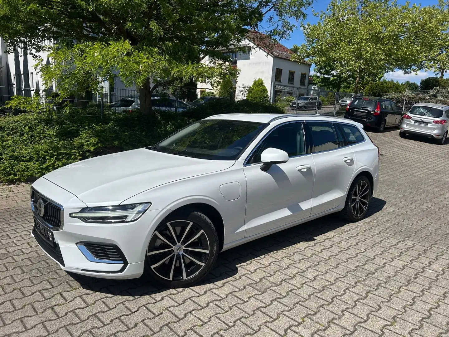 Volvo V60 T6 Kombi Core Recharge Plug-In Hybrid AWD Blanc - 1