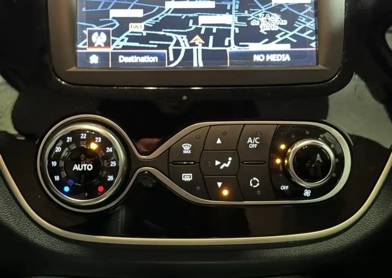 Renault Captur — photo 16