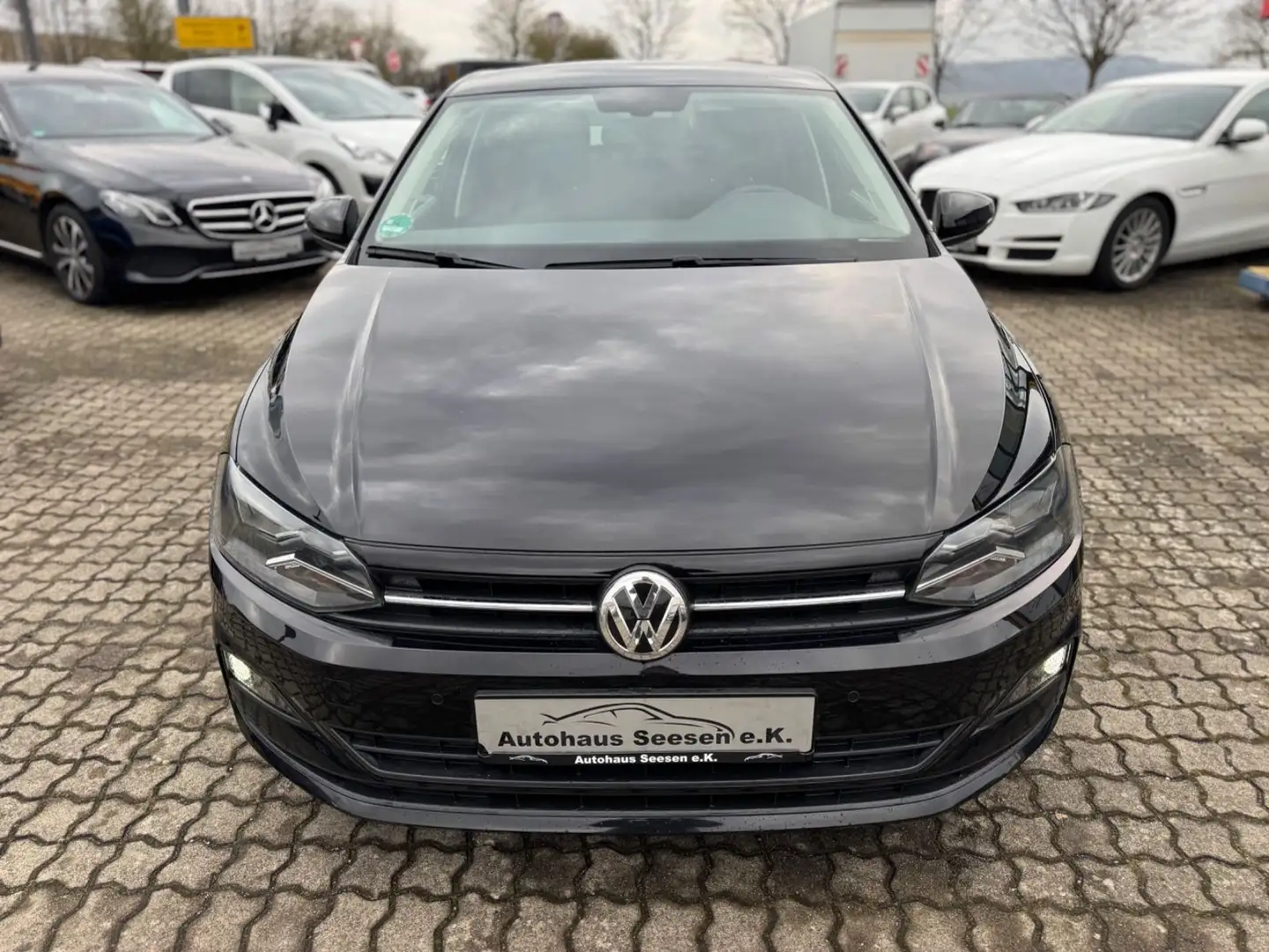 Volkswagen Polo VI Comfortline Negro - 2