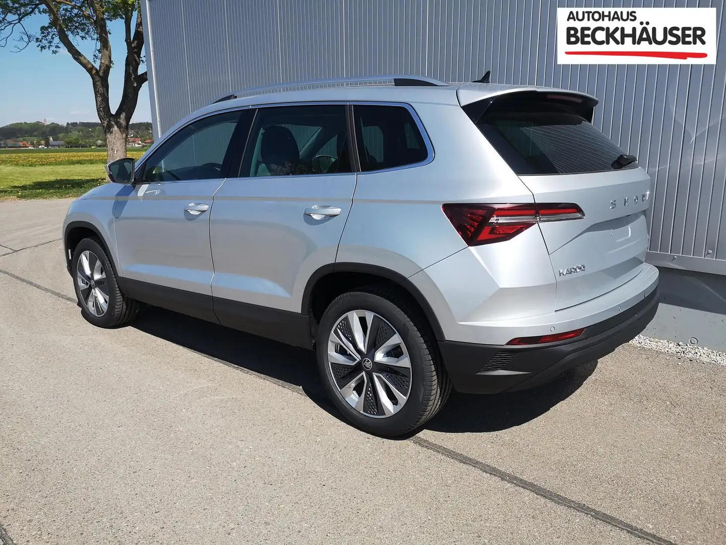 Skoda Karoq Selection 2.0 TDI DSG 4x4 GV5 AHK 18 Ladeb 110 ... Silber - 2