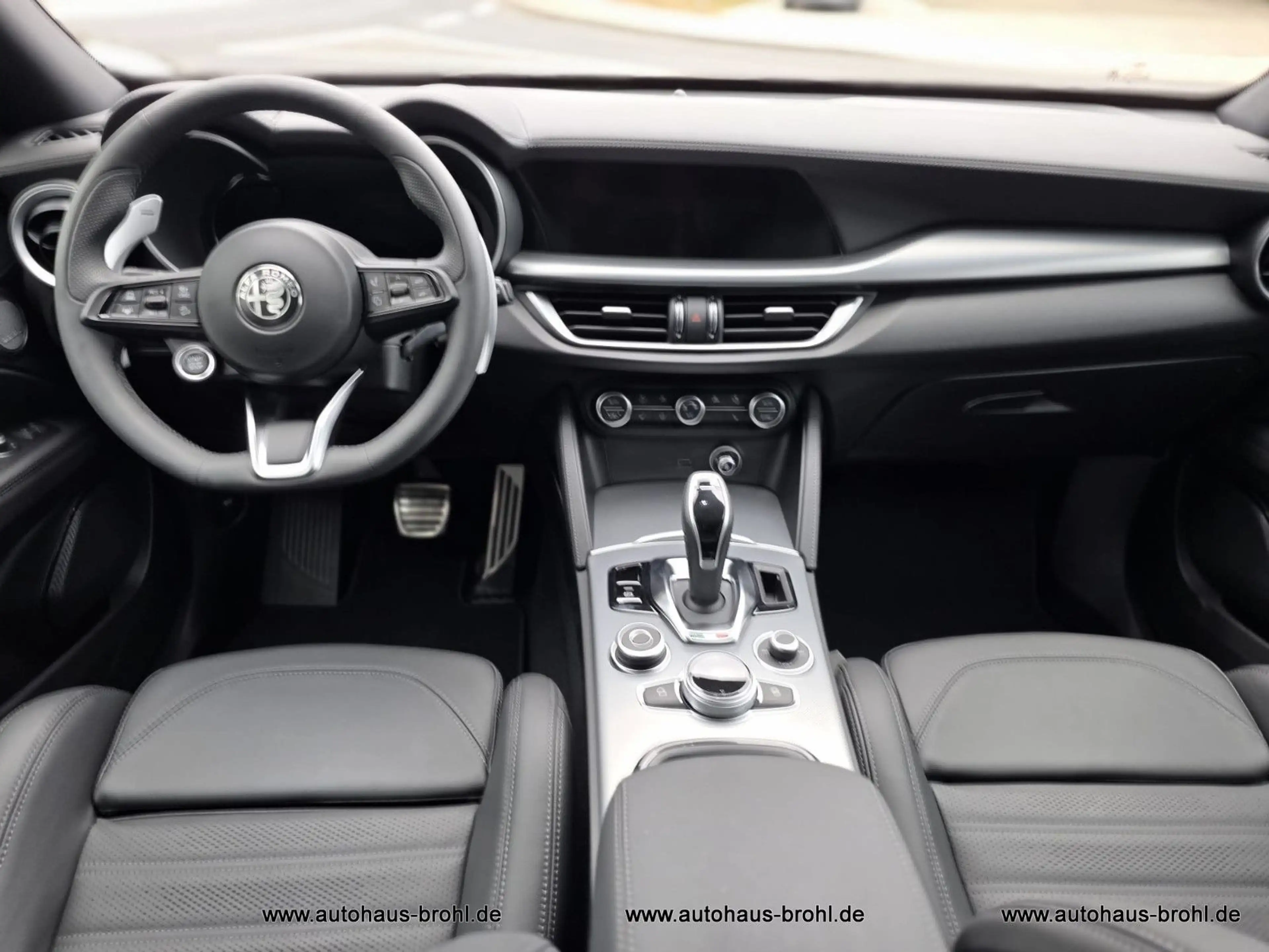 Alfa Romeo Stelvio Veloce Q4 210PS Allrad — photo 11
