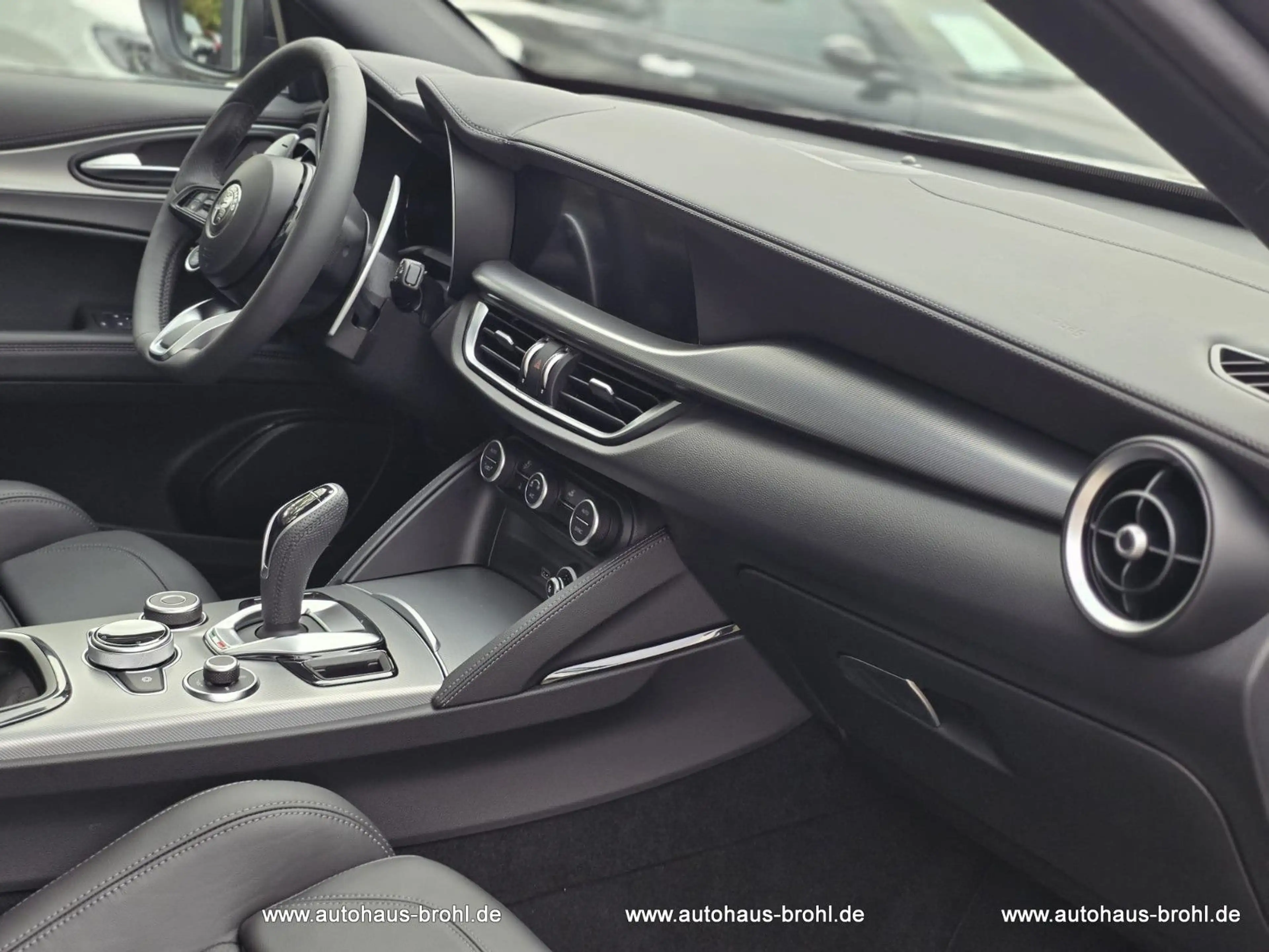 Alfa Romeo Stelvio Veloce Q4 210PS Allrad — photo 4