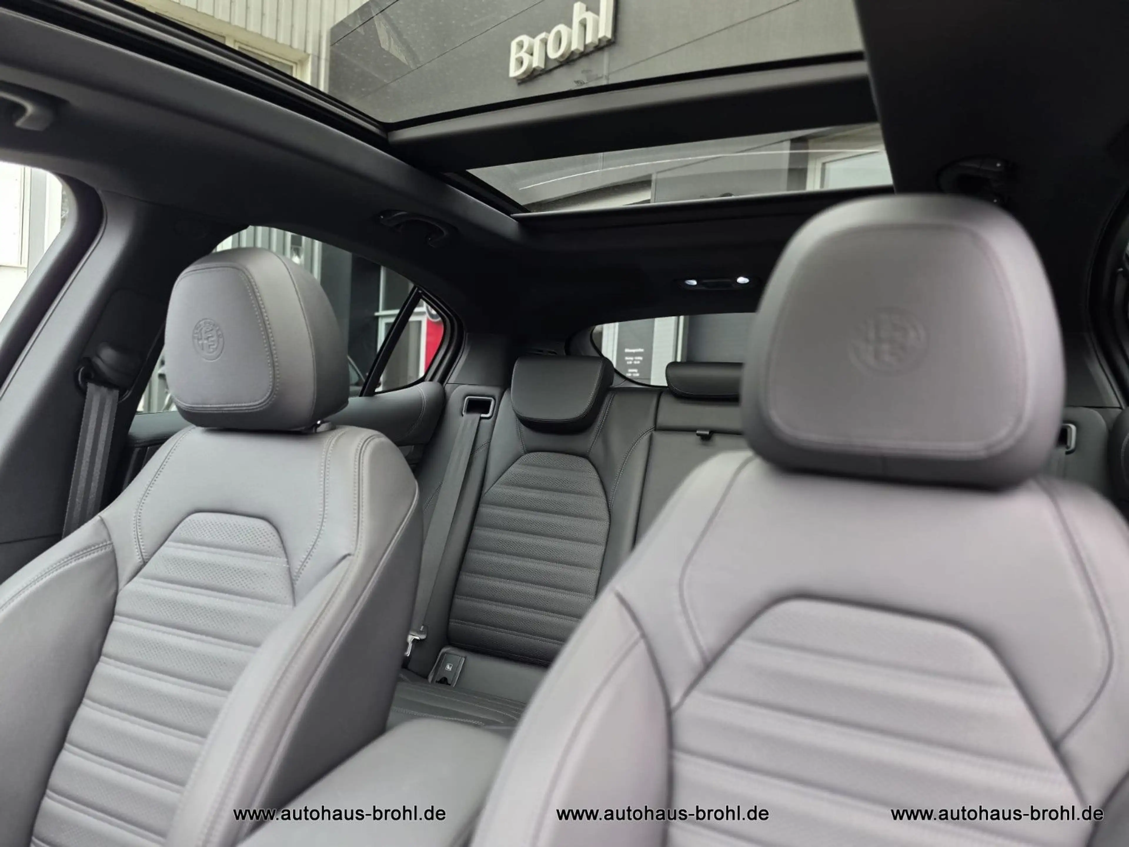 Alfa Romeo Stelvio Veloce Q4 210PS Allrad — photo 15