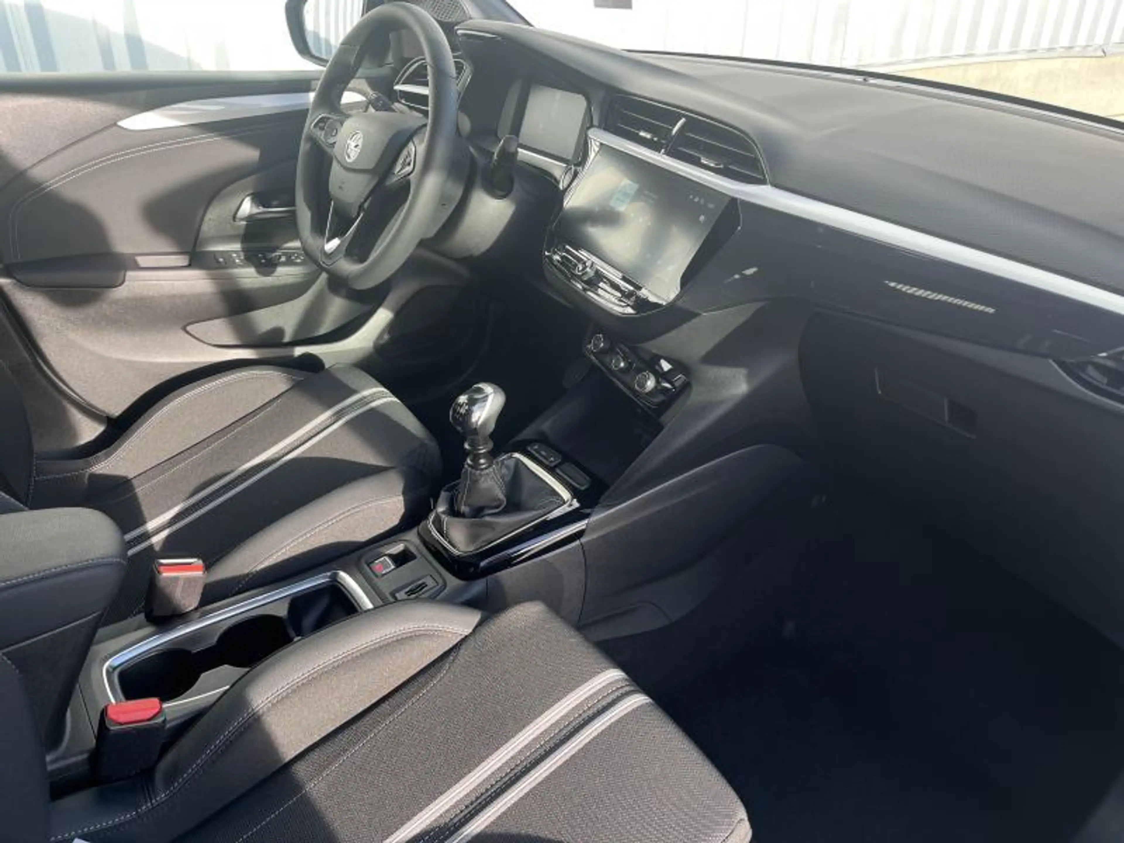 Opel Corsa GS*24 MOIS GARANTIE* FAIBLE KILOMETRAGE* — photo 2