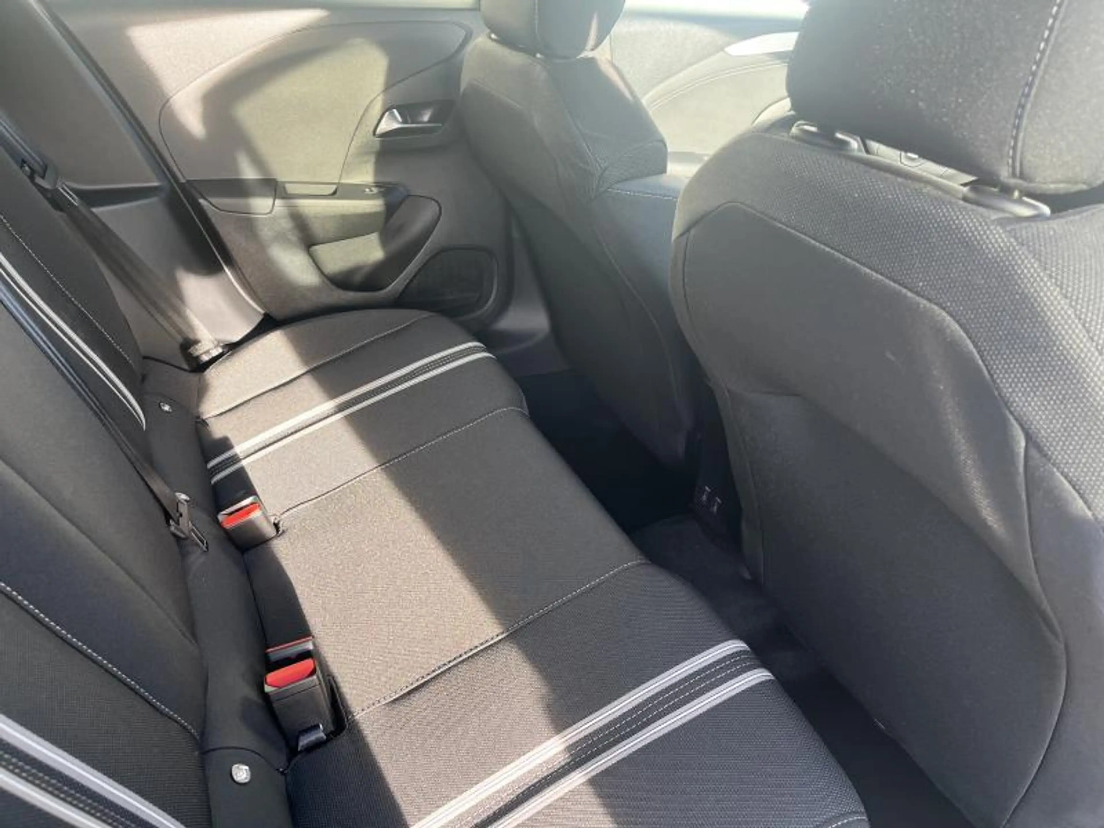 Opel Corsa GS*24 MOIS GARANTIE* FAIBLE KILOMETRAGE* — photo 9
