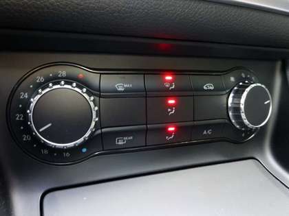 Mercedes-Benz GLA 200 Ambition I NAVI I PANORAMADAK I CLIMAAT CONTROLE I