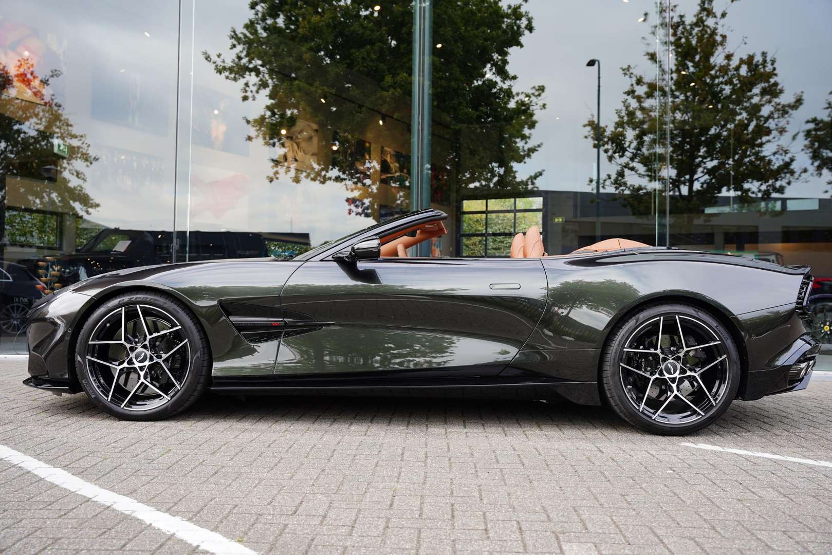 Aston Martin Vanquish Volante 5.2 V12 -  - Joinsteer - #2