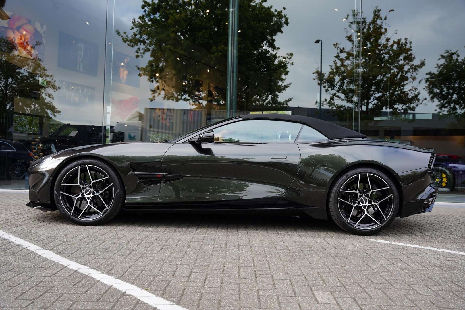 Aston Martin Vanquish Volante 5.2 V12 -  - Joinsteer - #3