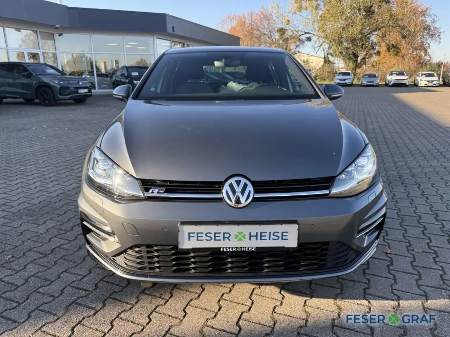 Volkswagen Golf VII Limousine 1.5 TSI DSG R-line LED*RearView*DSG* Grijs - 2