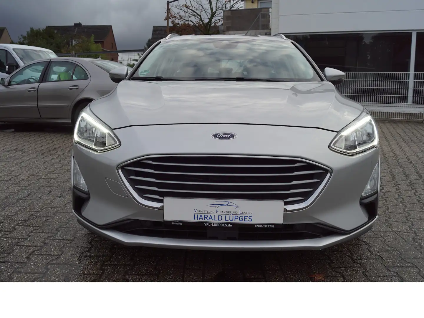 Ford Focus Cool & Connect, Navi, LED-Tag, Tempomat Silber - 2