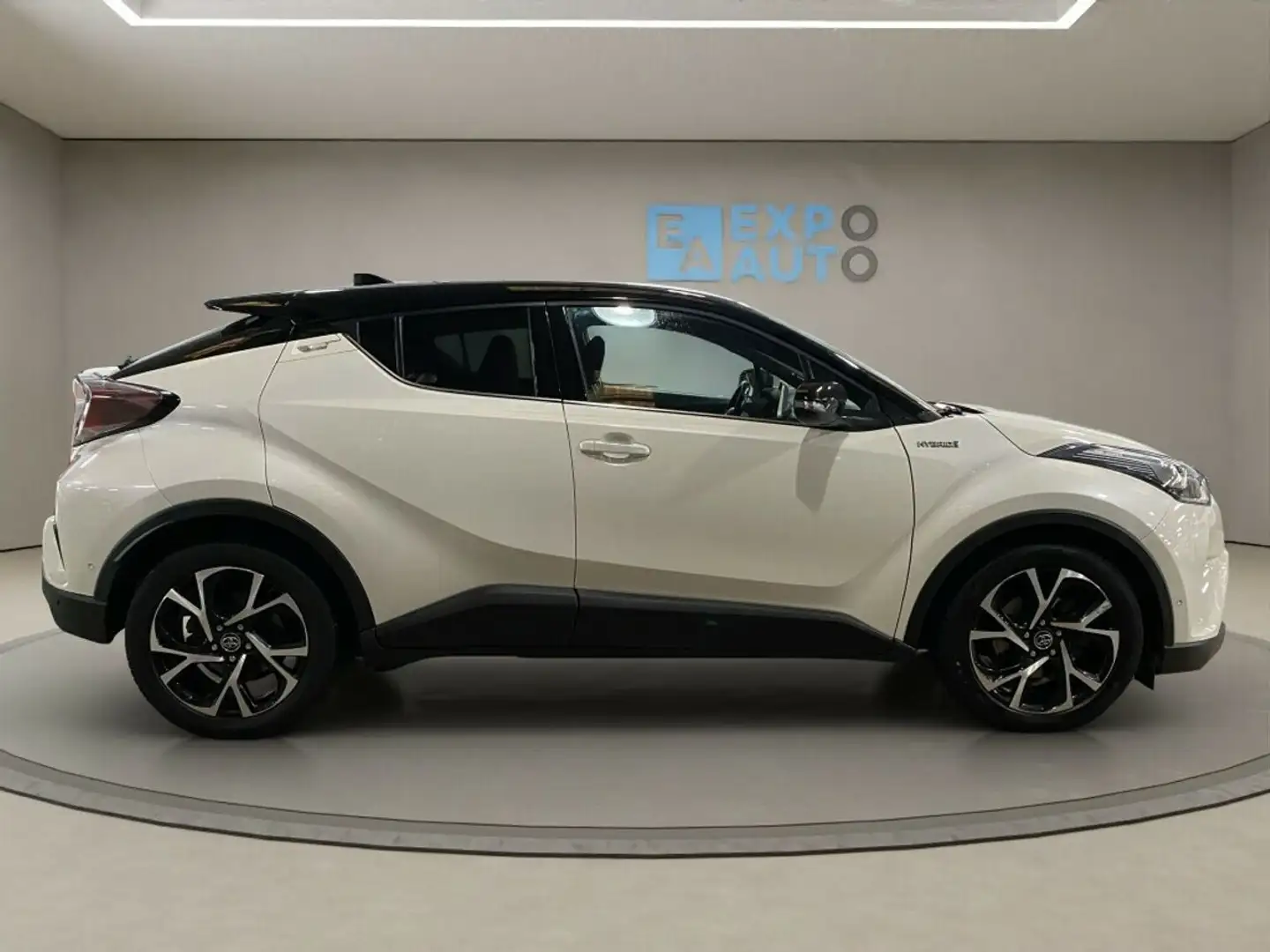 Toyota C-HR 1.8 125H Advance P.Plus P. Luxury Bílá - 2