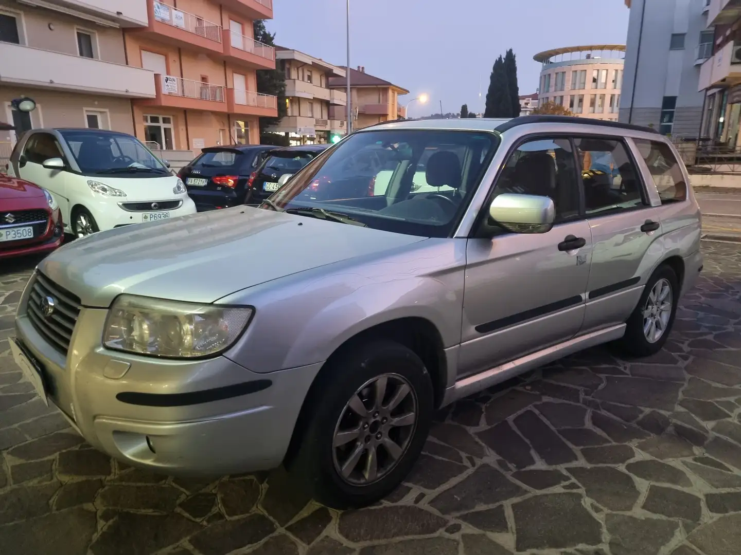 Subaru Forester Forester 2.0 X 81GP bi-fuel mt Scade. Bomb 12-2027 Argent - 1