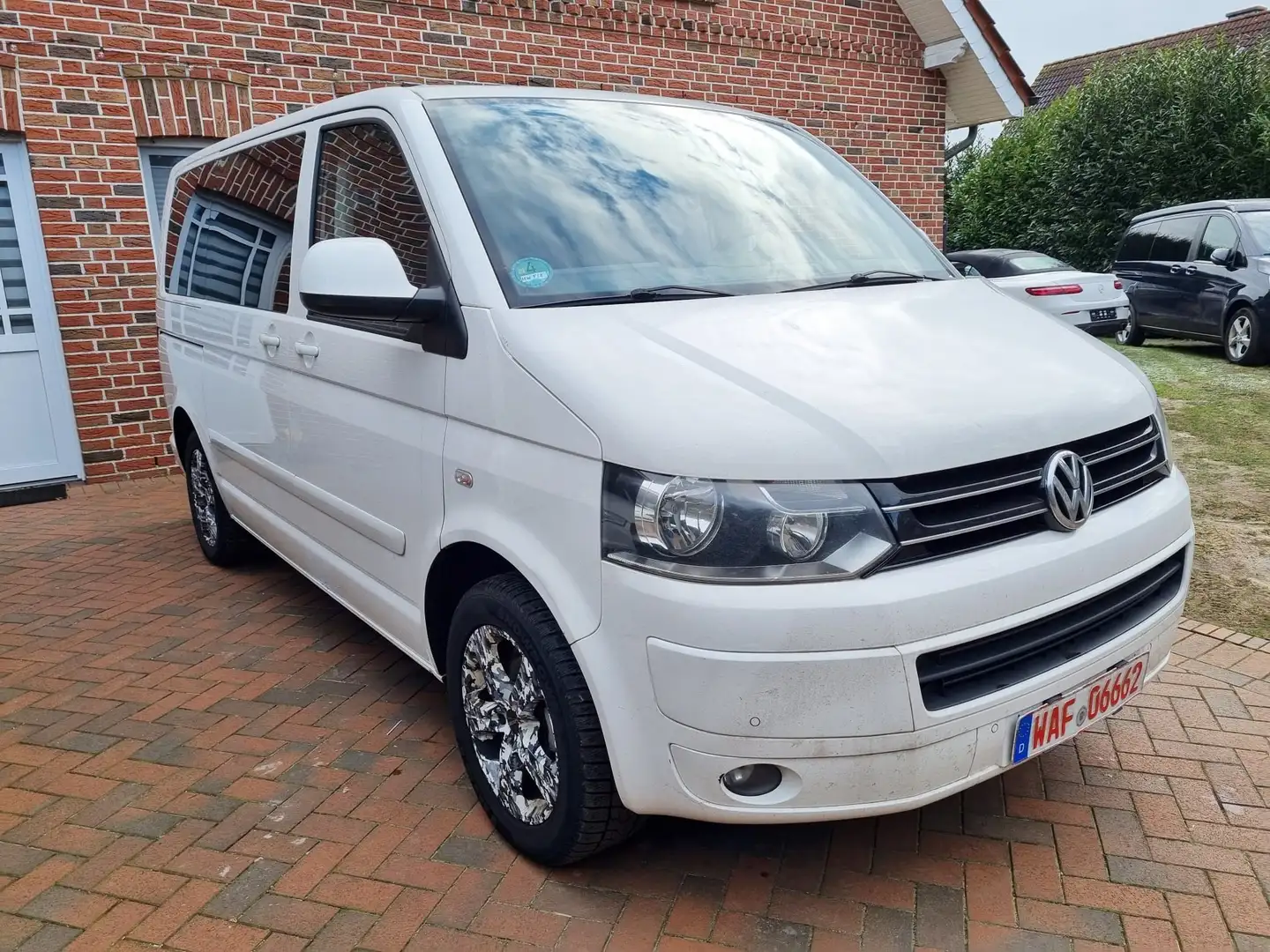 Volkswagen T5 Multivan Multivan Comfortline Sitzheizung Navi PDC AHK Bílá - 1