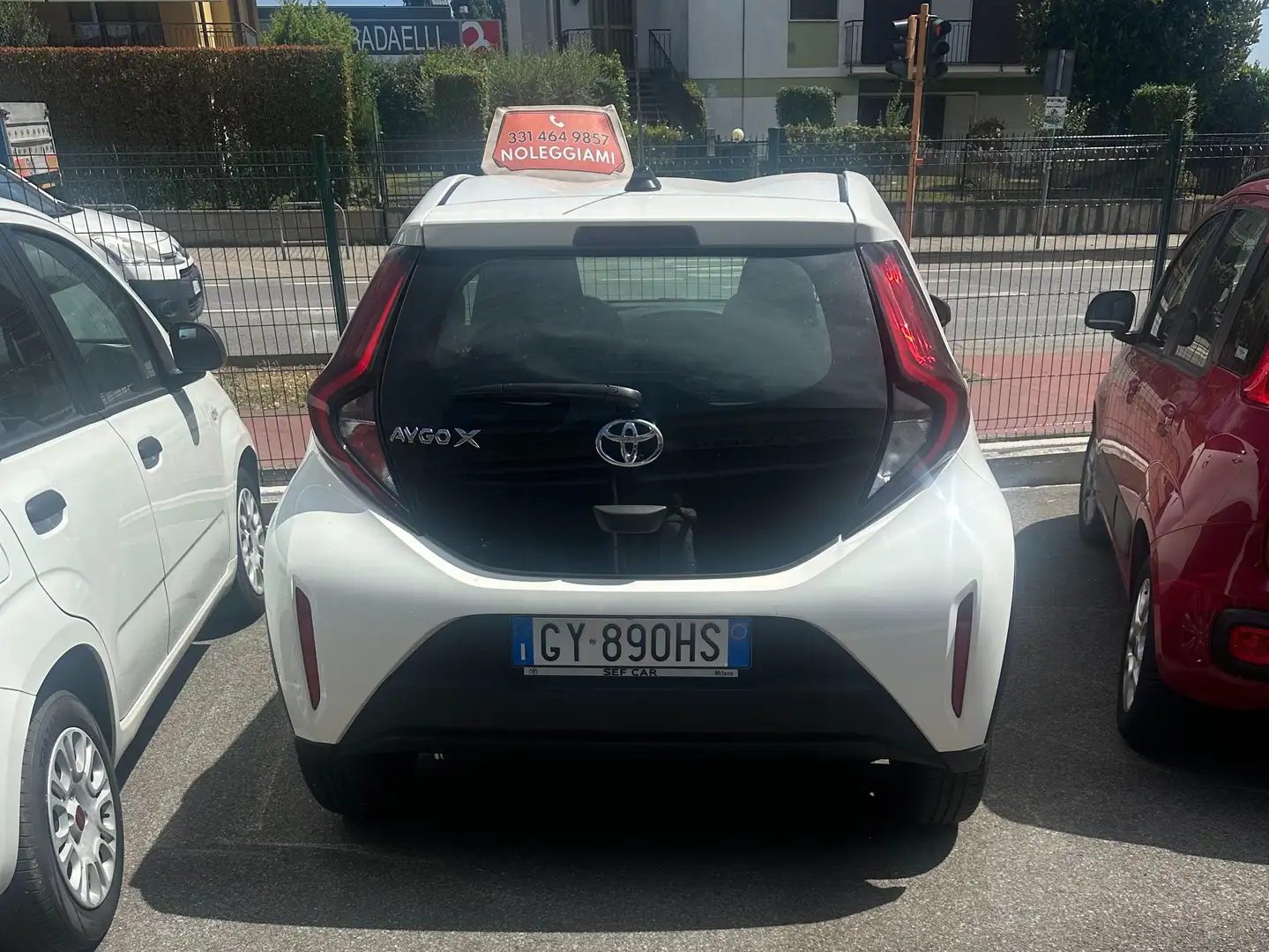 Toyota Yaris NOLEGGIO A BREVE TERMINE Grigio - 2