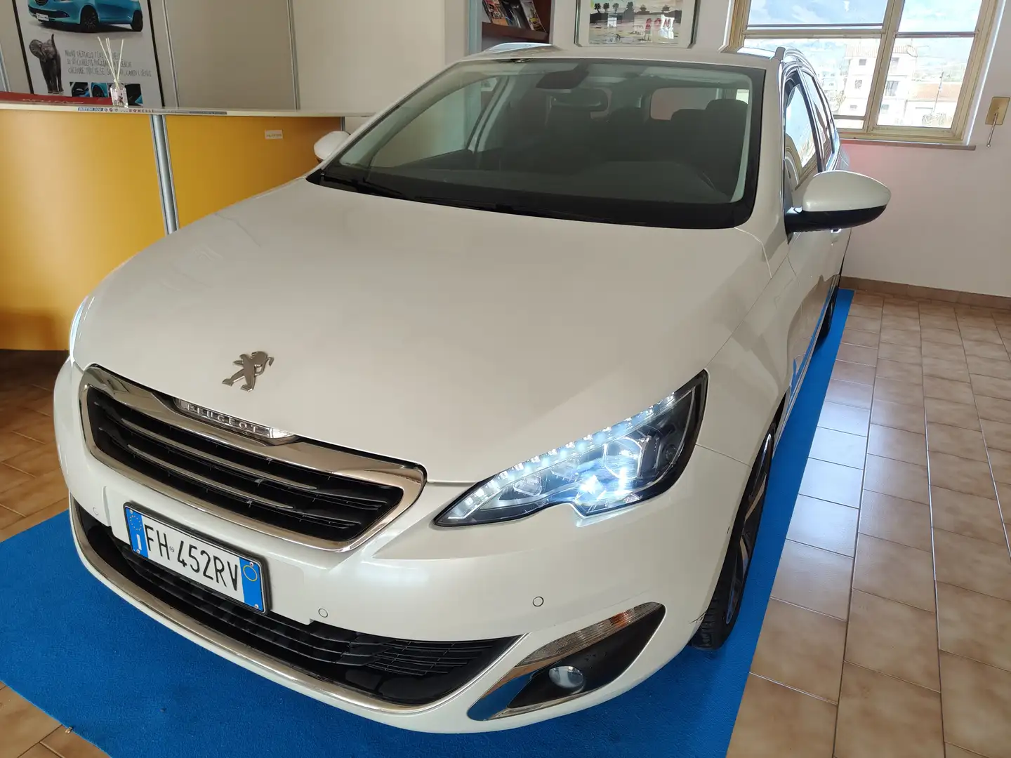 Peugeot 308 308 II 2013 SW SW 1.6 bluehdi Allure s Weiß - 1