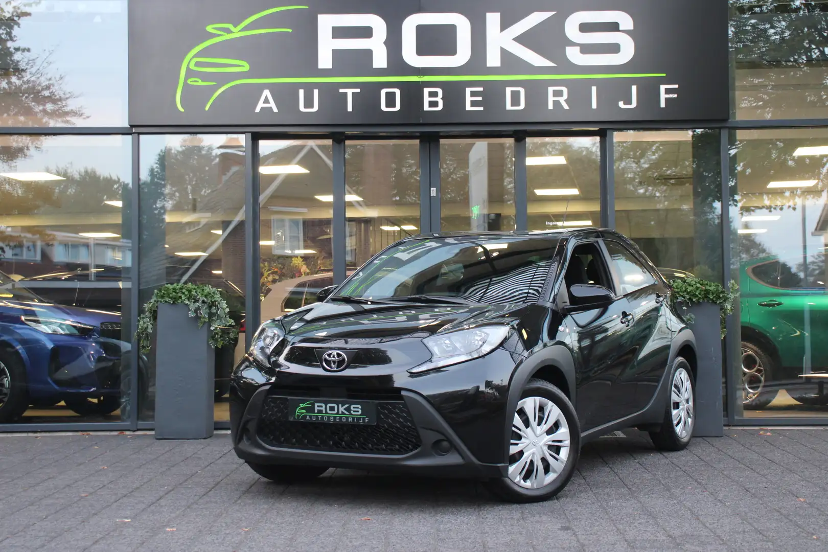 Toyota Aygo X 1.0 VVT-i S-CVT Play Automaat Schwarz - 1