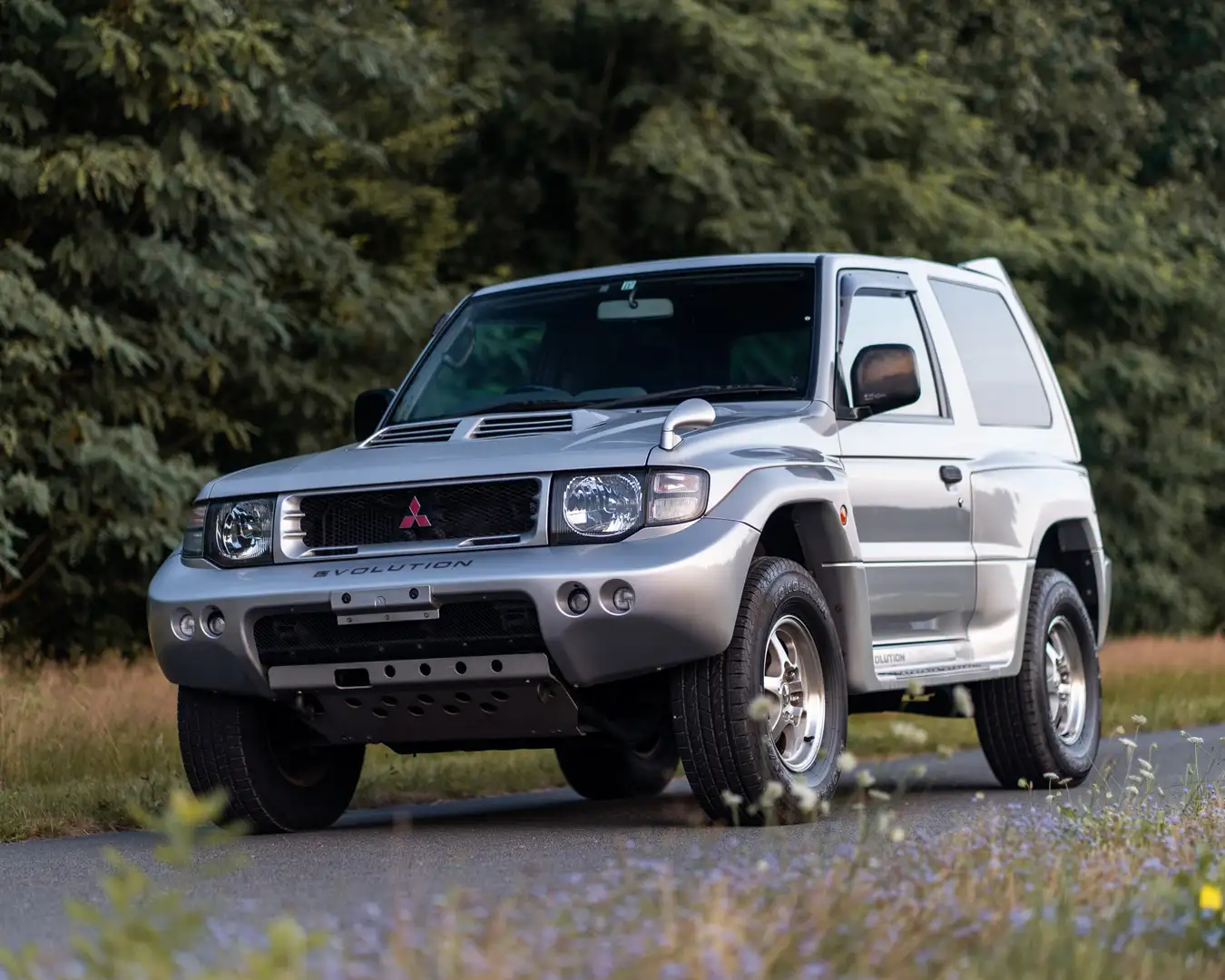 Mitsubishi Pajero EVOLUTION Gris - 2
