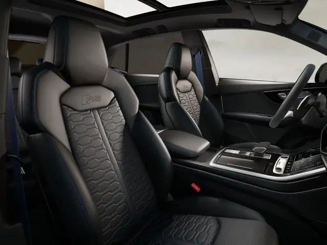 Audi RS Q8 view 9