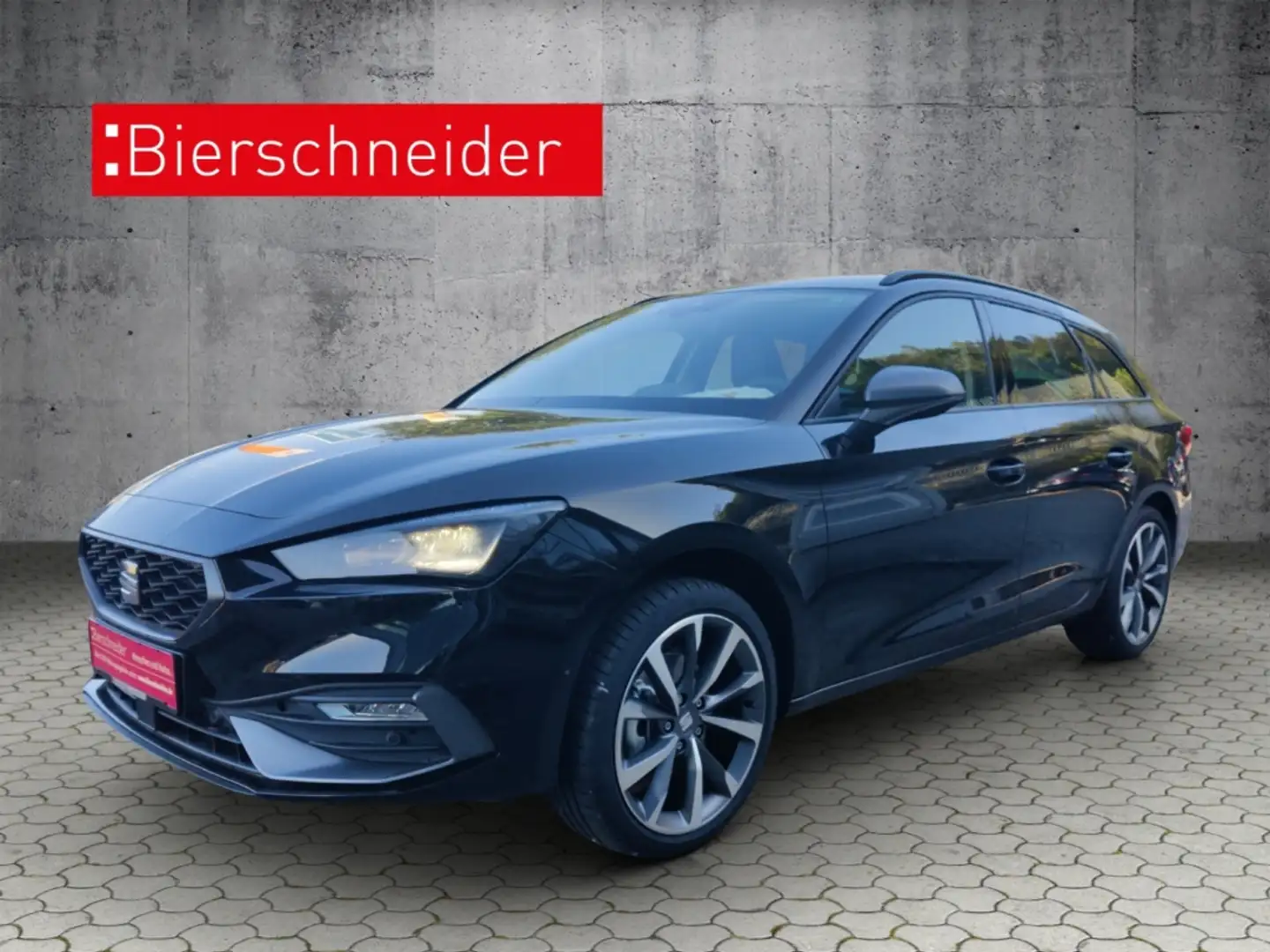 SEAT Leon Sportstourer 1.5 TSI DSG FR NAVI LED AHK ACC APP-C Schwarz - 1