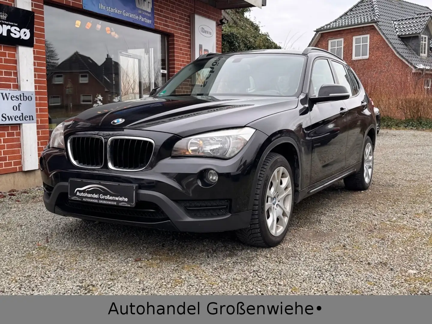 BMW X1 Baureihe 18d sDrive*Leder*Shz*Klima*Automatik Schwarz - 2