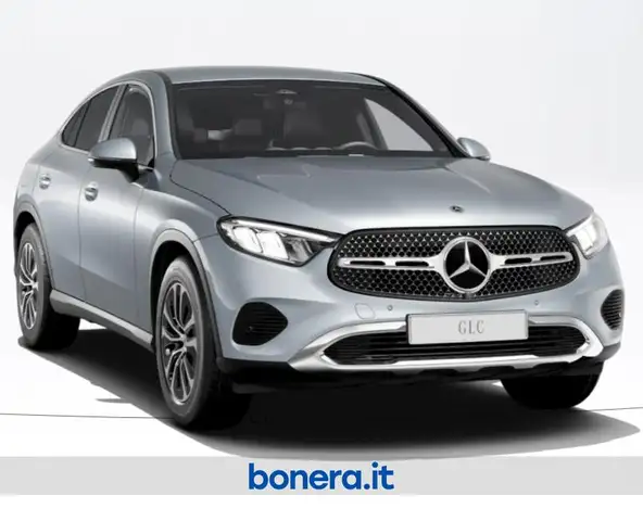 Mercedes-Benz 220 view 2
