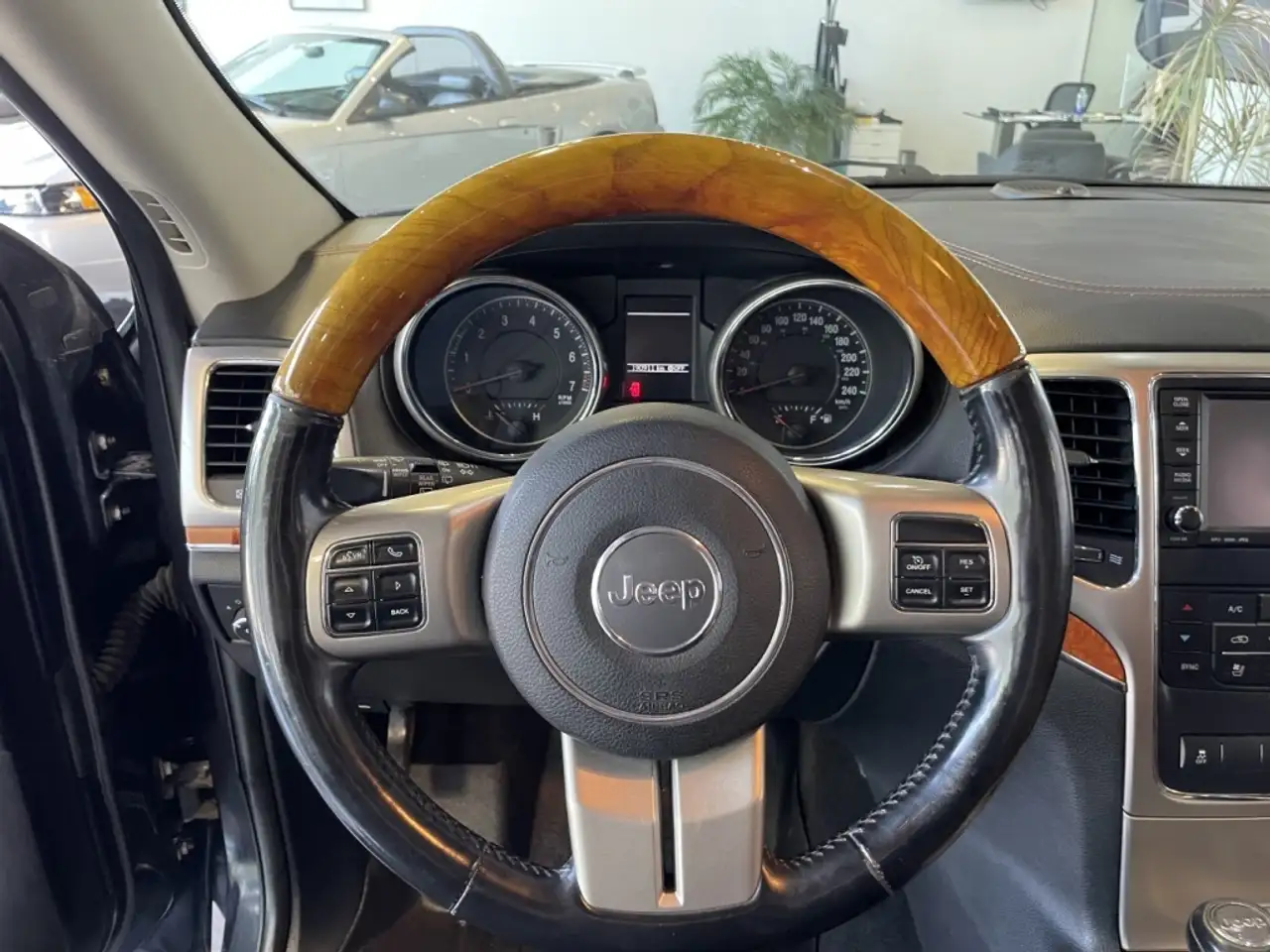 Jeep Grand Cherokee photo Jeep Grand Cherokee
