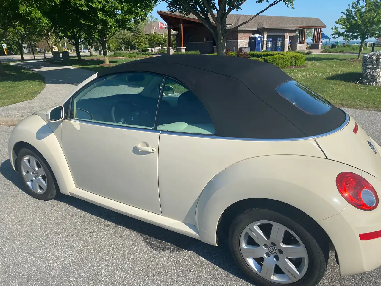Volkswagen Beetle photo Volkswagen Beetle