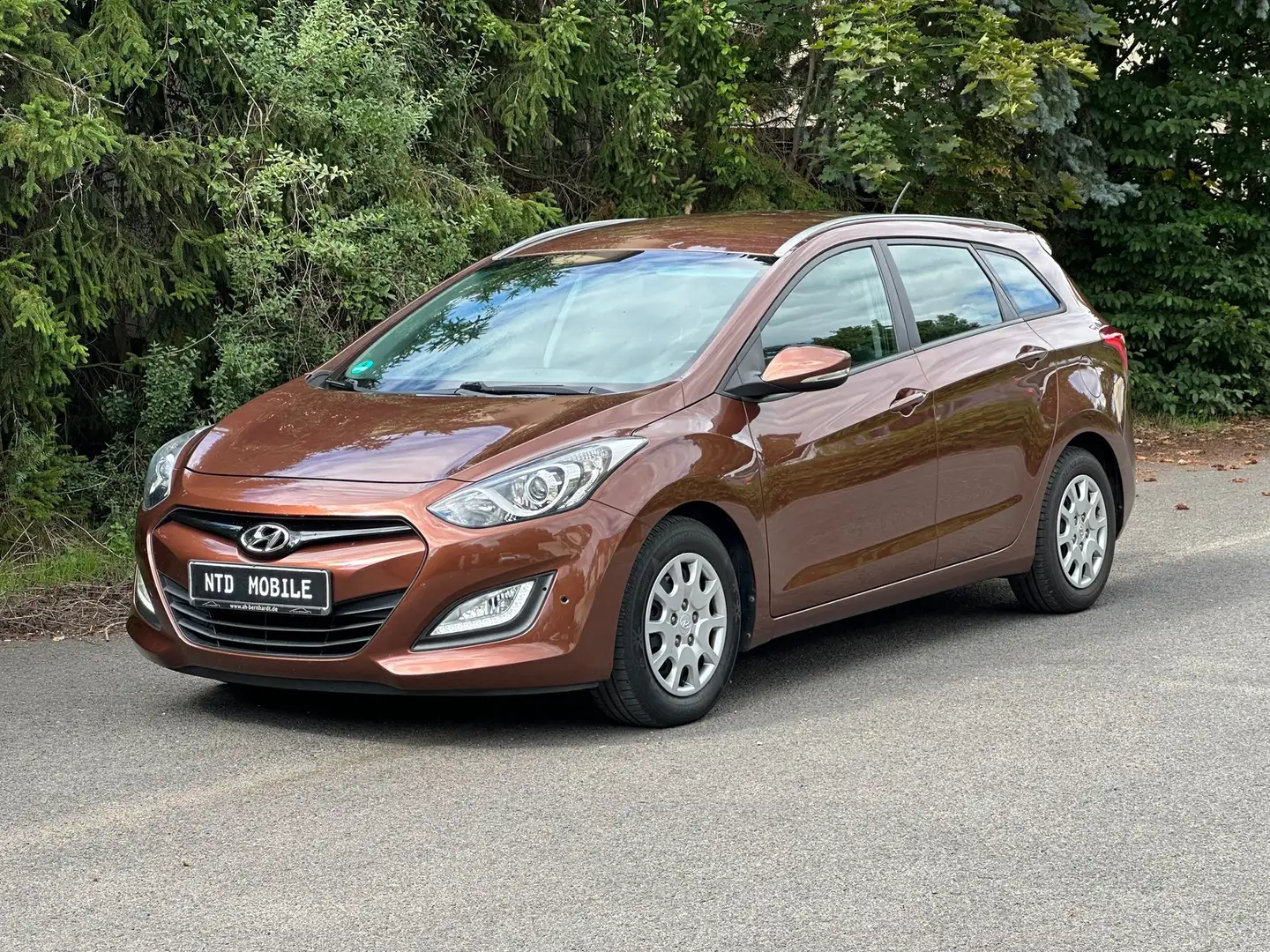 Hyundai i30 1.4 +1.HAND+KLIMAAUTOMATIK+BLUETOOTH+WENIG KM+ Коричневий - 1