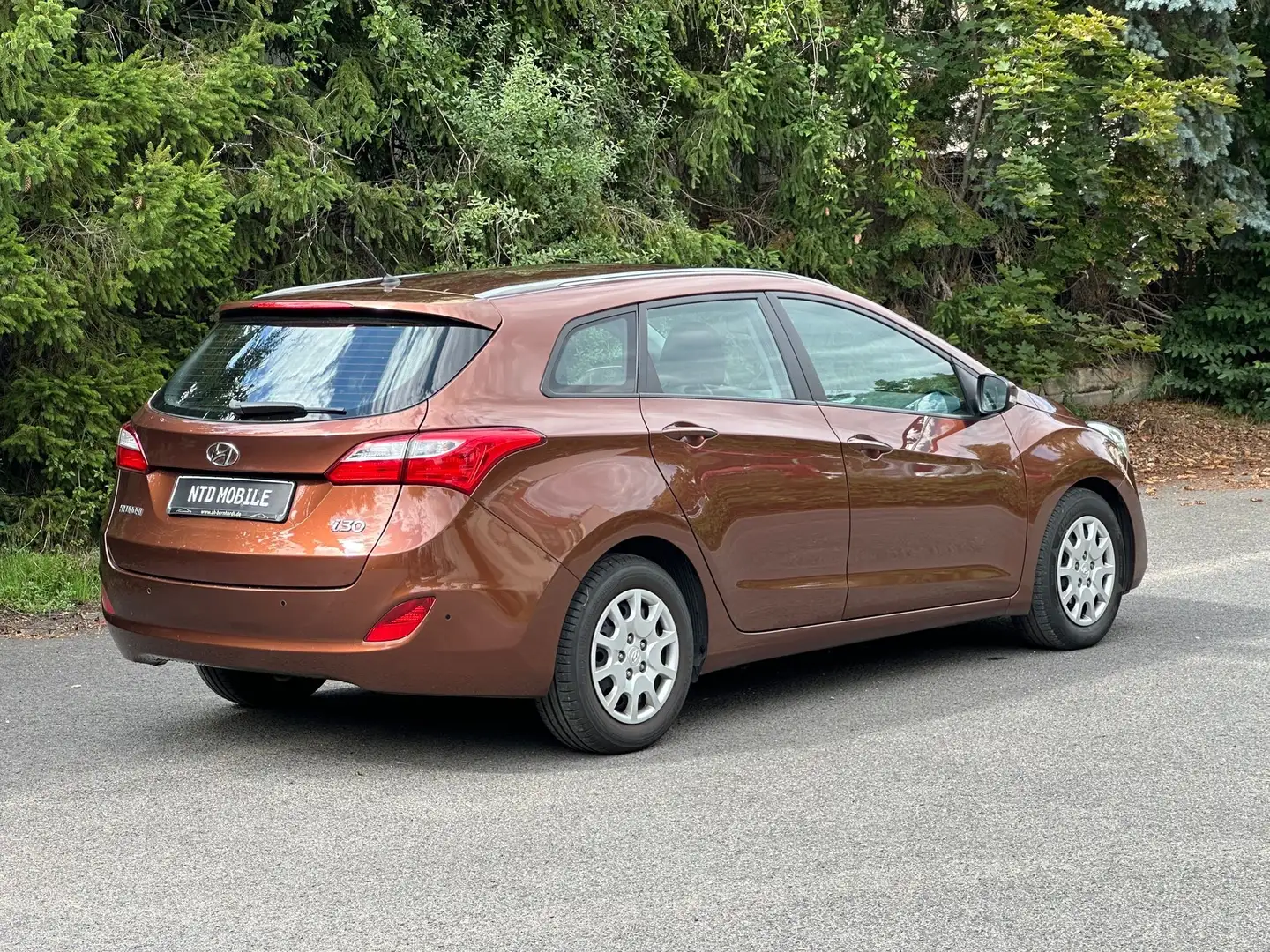 Hyundai i30 1.4 +1.HAND+KLIMAAUTOMATIK+BLUETOOTH+WENIG KM+ Коричневий - 2