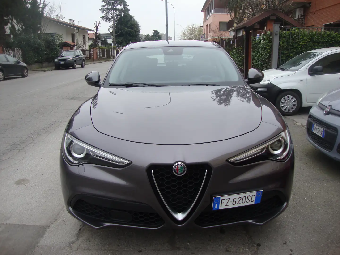 Alfa Romeo Stelvio 2.2 t Business auto euro 6 d-temp Grau - 1