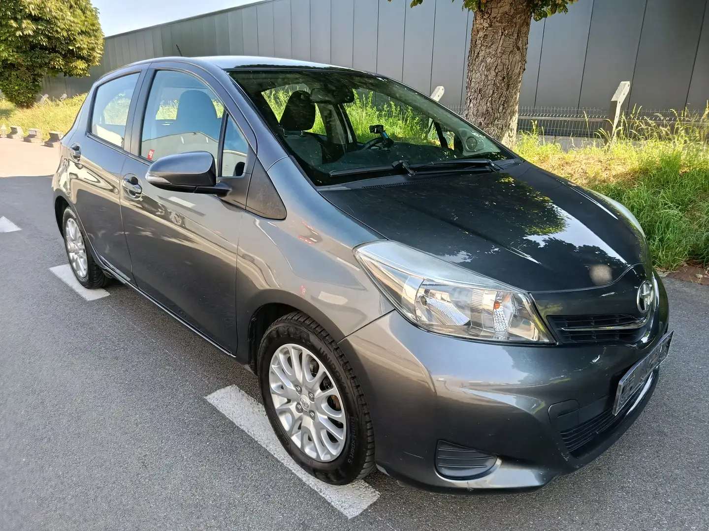 Toyota Yaris Yaris 1.4 D-4D Lounge DPF Gris - 2