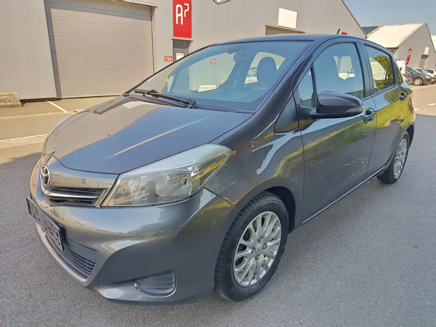 Toyota Yaris Yaris 1.4 D-4D Lounge DPF Gris - 1