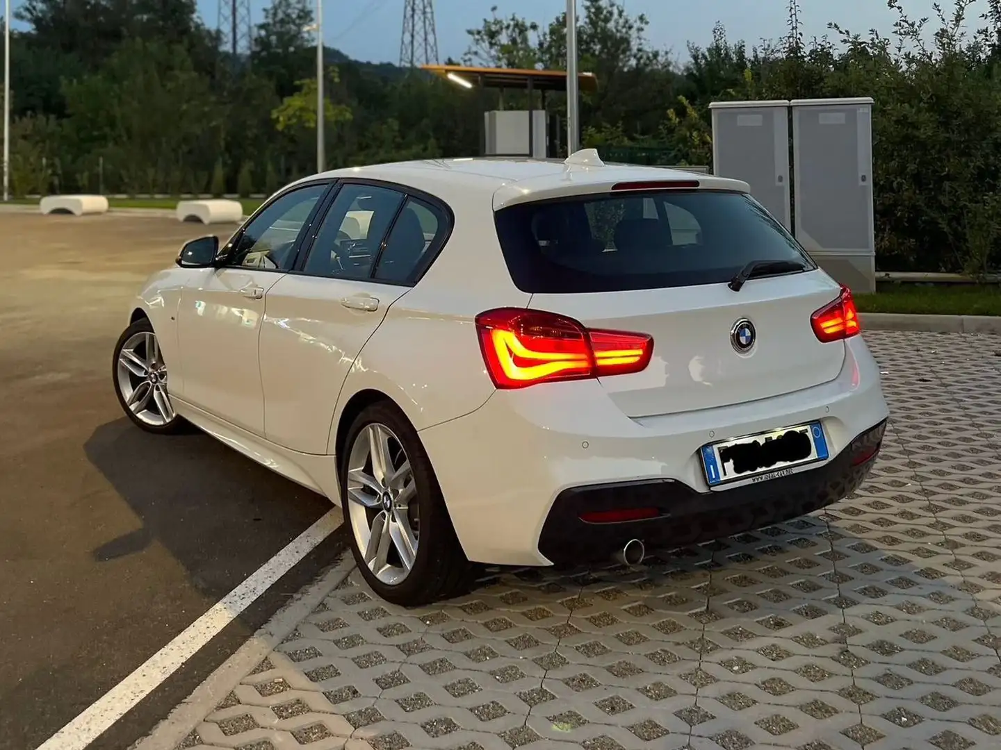 BMW 116 Serie 1 msport Білий - 1