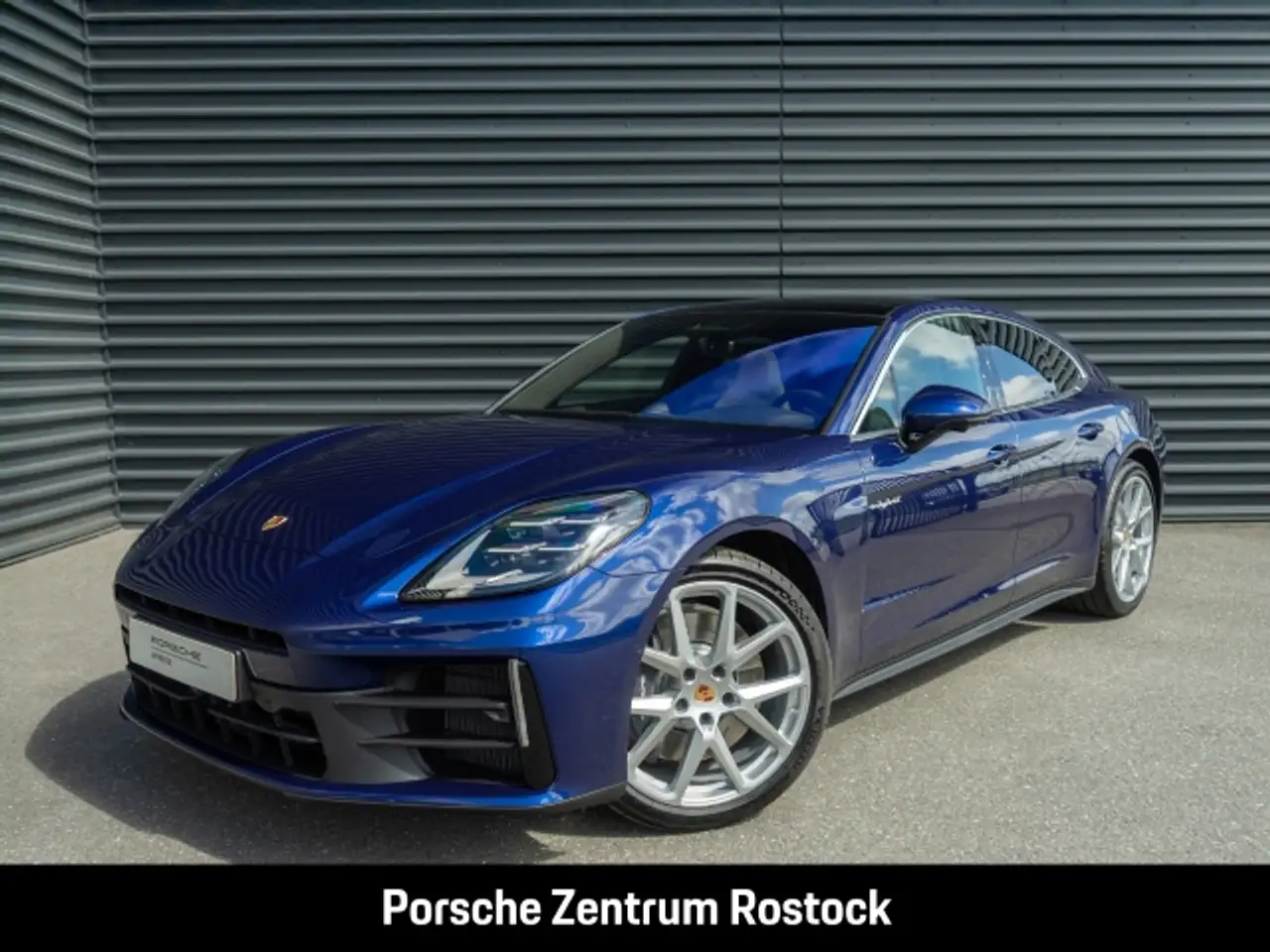 Porsche Panamera 4 E-Hybrid Active-Ride — photo 1 of 15