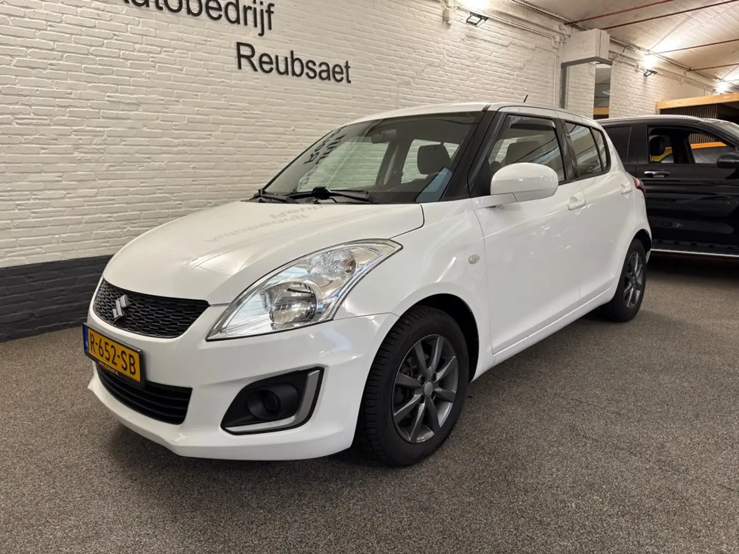 Suzuki Swift 1.2 Comfort Easss 5Drs Airco Elek Pakket Incl Gara Wit - 2