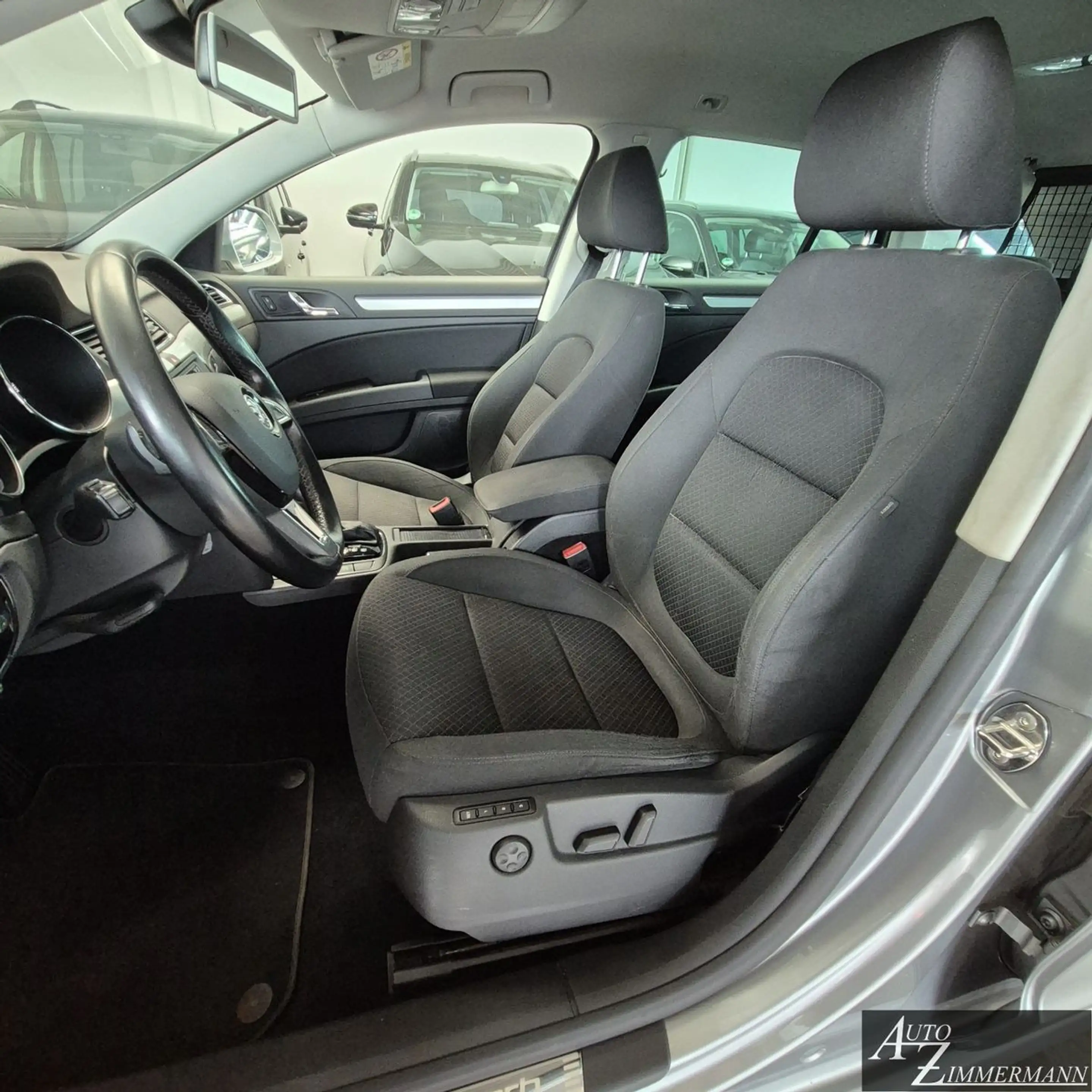 Skoda Superb Exclusive 2,0TDI DSG Navi*AHK*Bixenon*DAB — photo 8