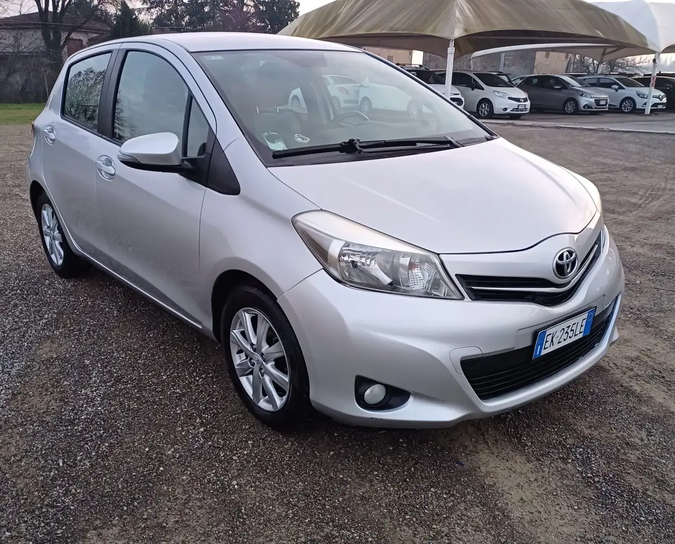 Toyota Yaris Yaris III 2011 5p 1.3 Lounge Gris - 1