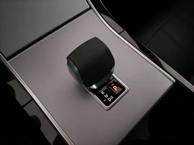 Land Rover Range Rover Evoque view 15