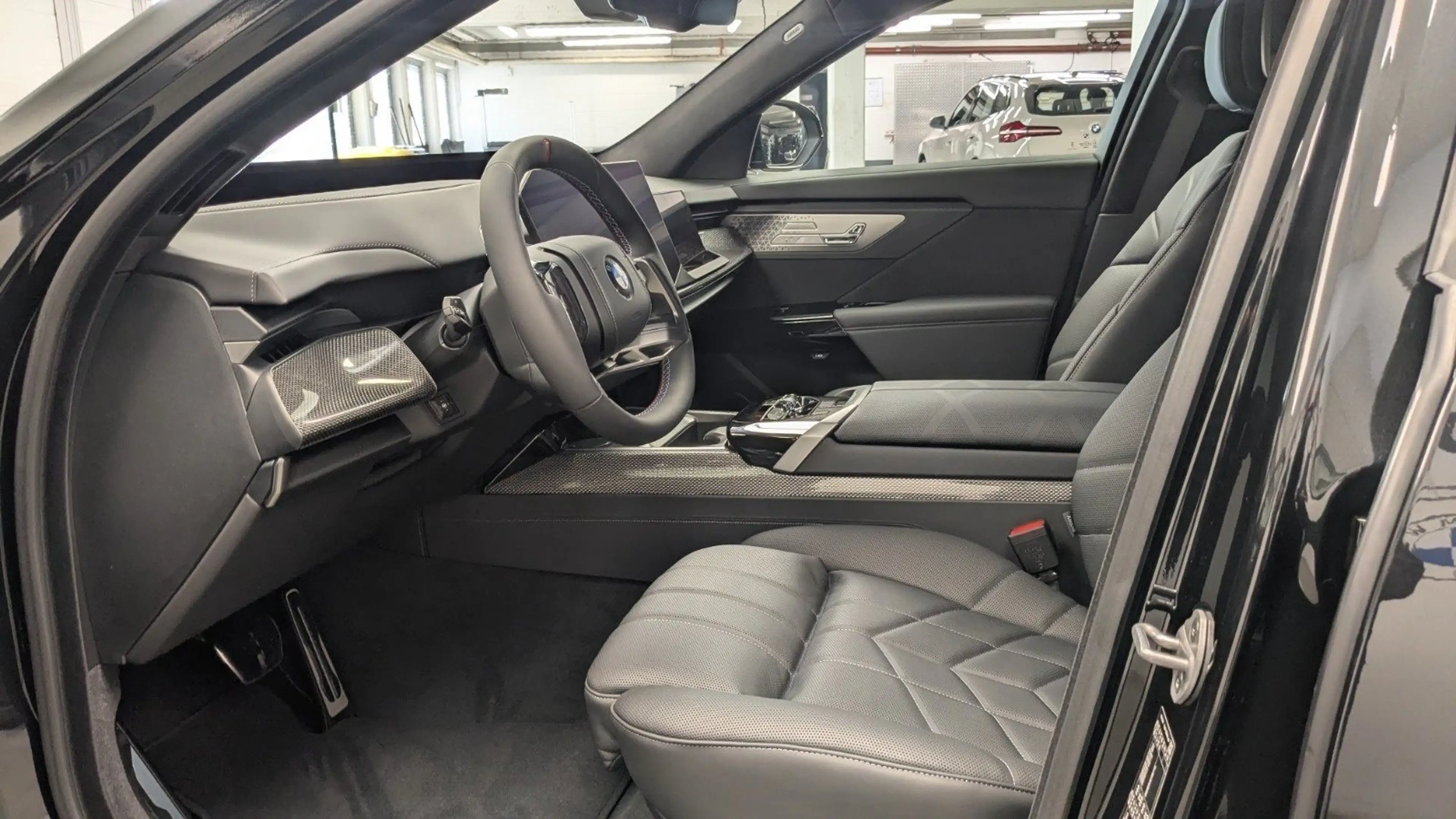 BMW i7 M70 xDrive Limousine M Sport HUD PANO ACC LM — photo 10