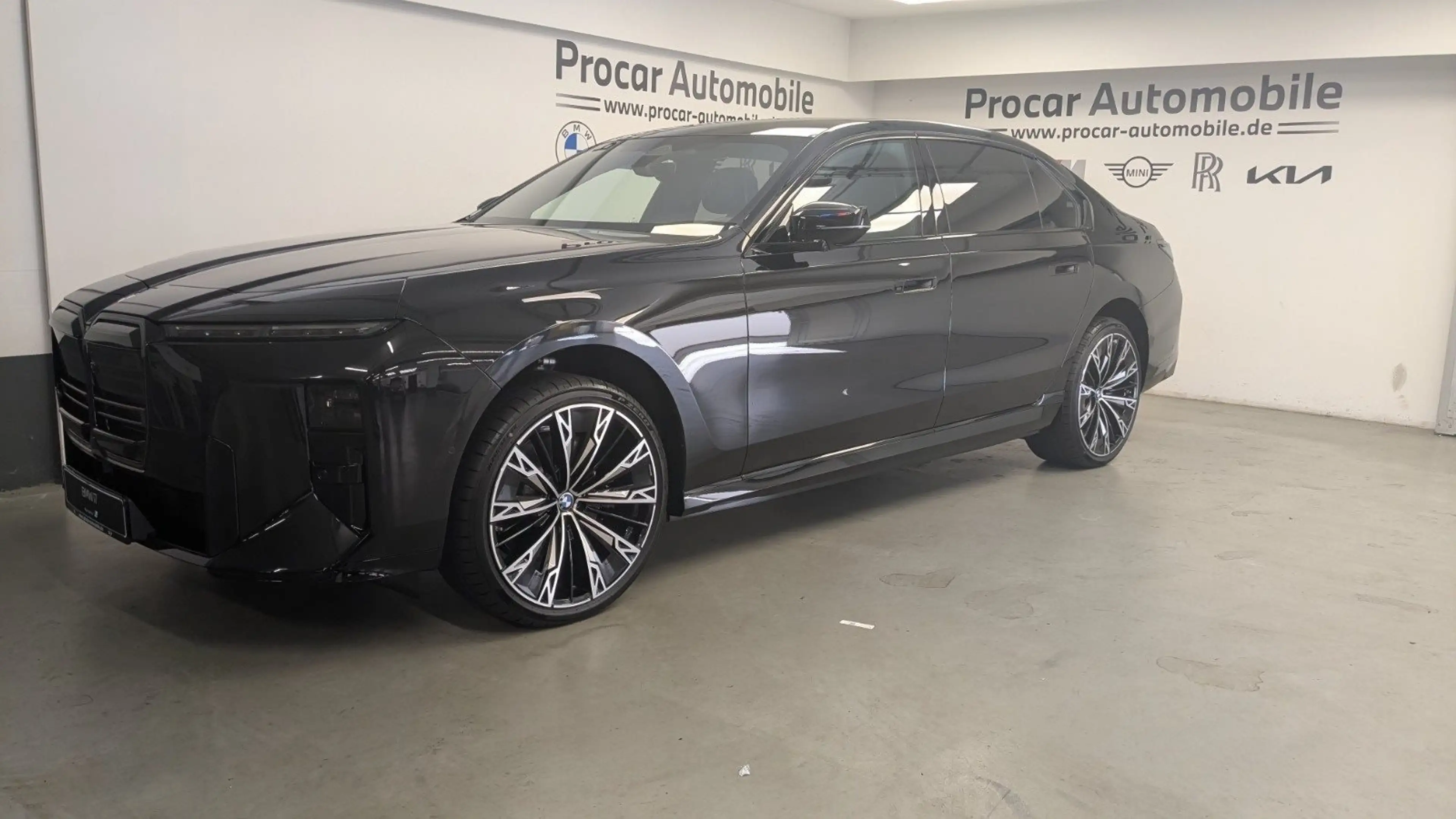 BMW i7 M70 xDrive Limousine M Sport HUD PANO ACC LM — photo 2