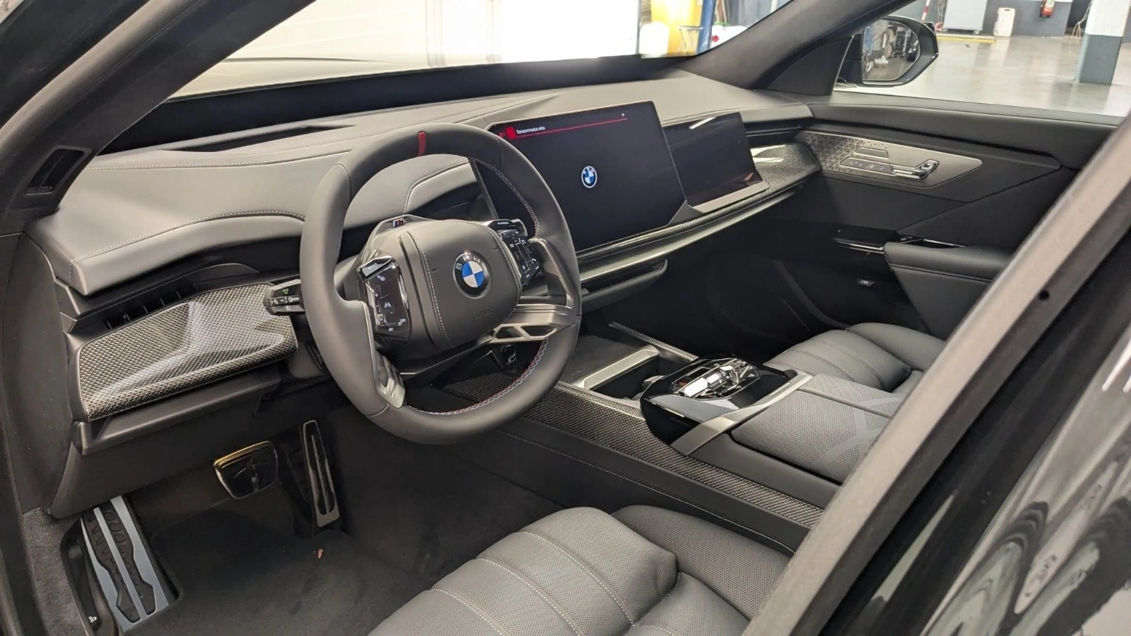 BMW i7 M70 xDrive Limousine M Sport HUD PANO ACC LM — photo 9