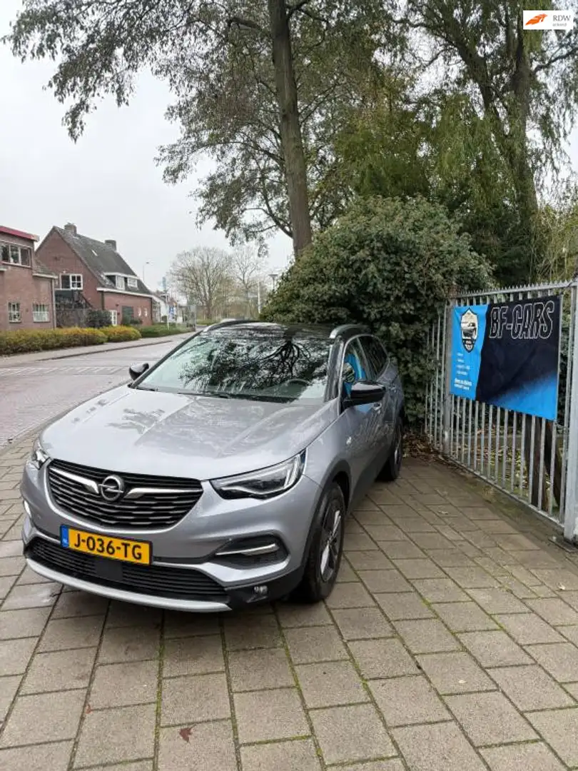 Opel Grandland X 1.2 Turbo Innovation Grijs - 1
