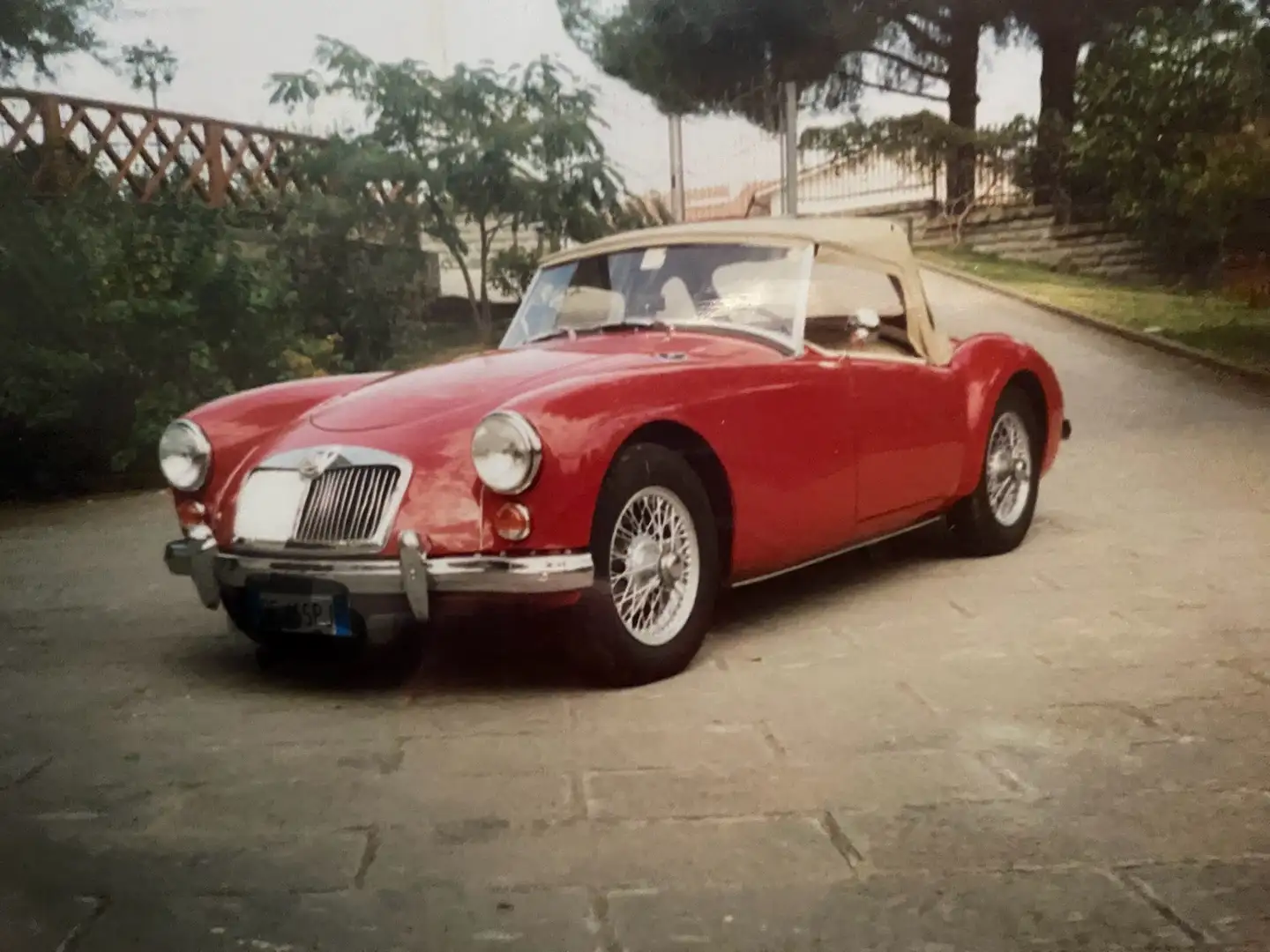 MG MGA Rojo - 1